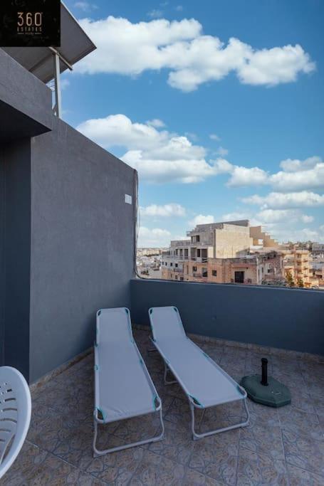 Comfortable Penthouse, Served With Lift, Wifi & Ac By 360 Estates Gżira Kültér fotó