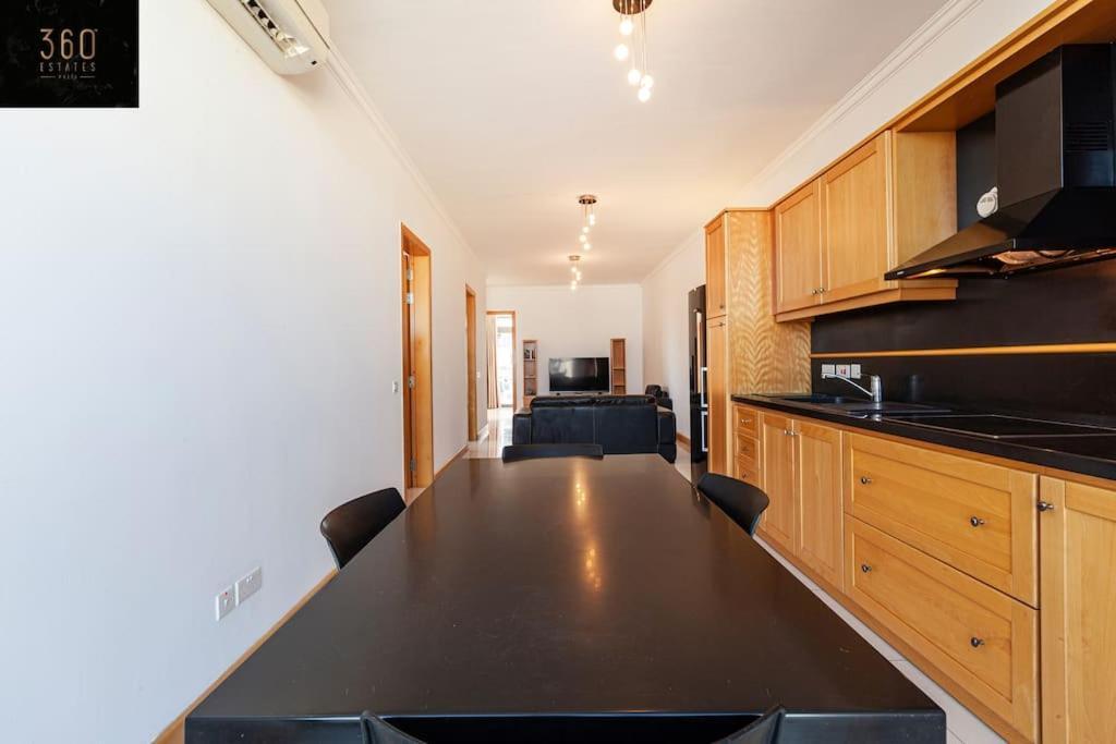Comfortable Penthouse, Served With Lift, Wifi & Ac By 360 Estates Gżira Kültér fotó