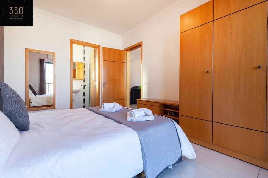 Comfortable Penthouse, Served With Lift, Wifi & Ac By 360 Estates Gżira Kültér fotó